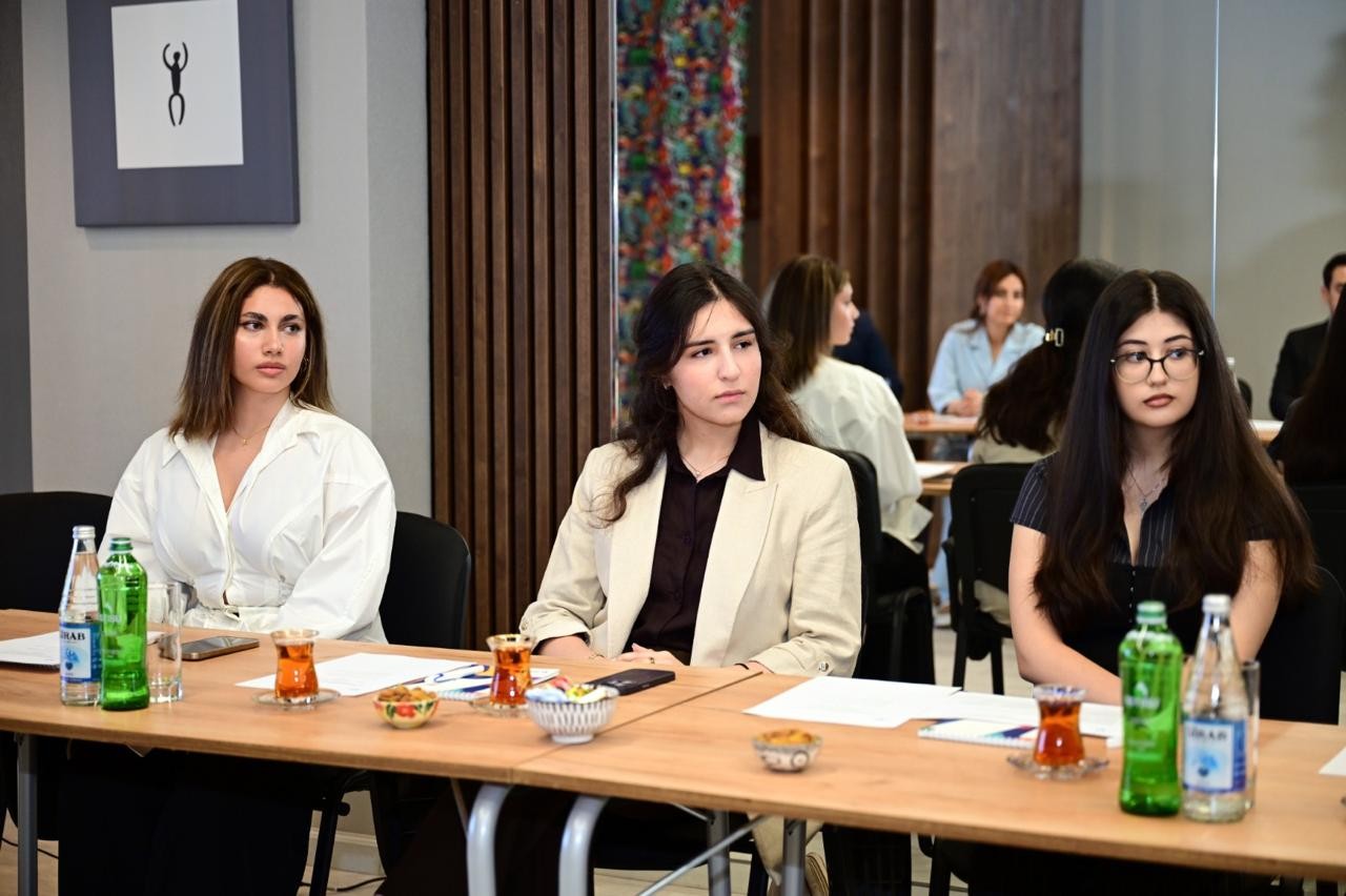 Adil Kərimli xaricdə təhsil alan tələbələrlə görüşdü - FOTOLAR